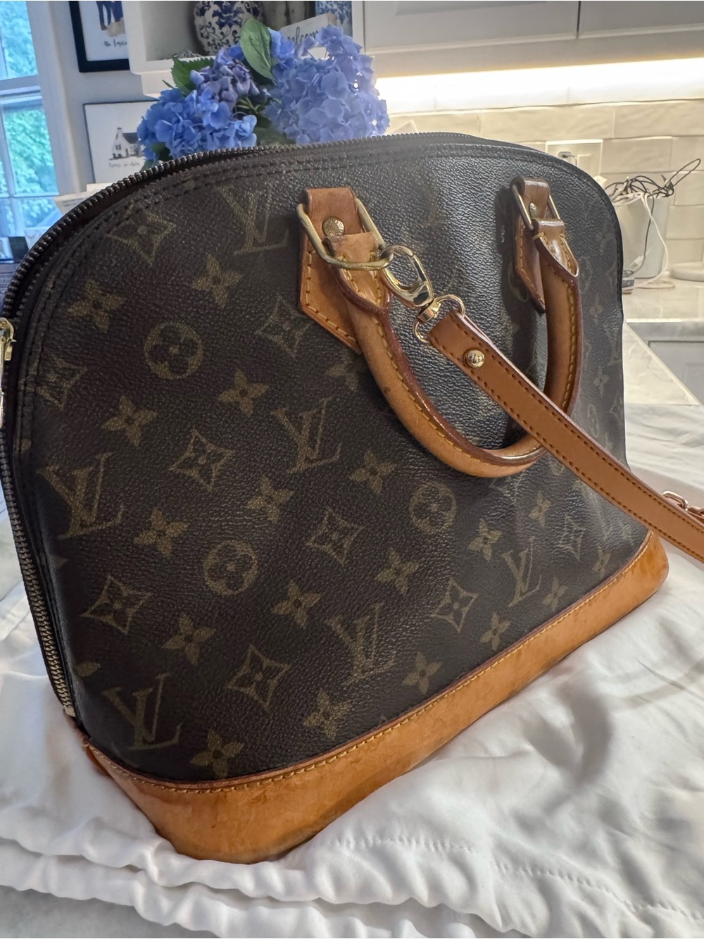 Authentic Louis Vuitton Brown Monogram Canvas Alma PM with Tan Trim - Picture 10 of 15